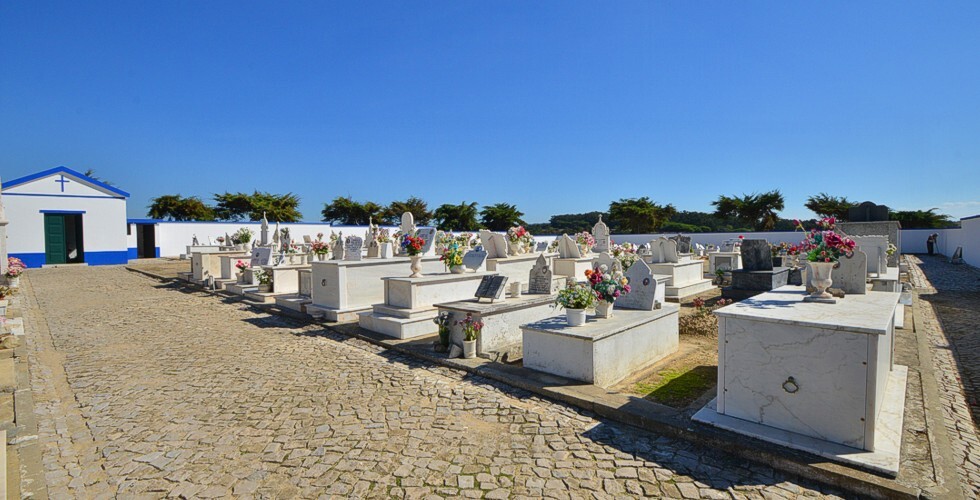 Cemit&eacute;rio Municipal de Porto Covo