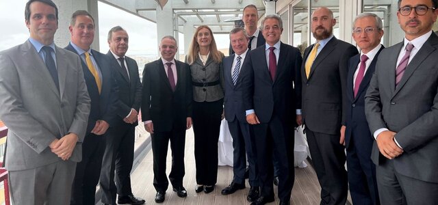 Participantes na assinatura do contrato de reserva de direito de superfície