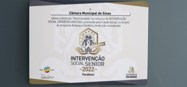 Fotografia da placa de distinção "Recomendada" no concurso de INTERVENÇÃO SOCIAL SÉNIOR DO ANO 2022, promovido pela Cidade Social