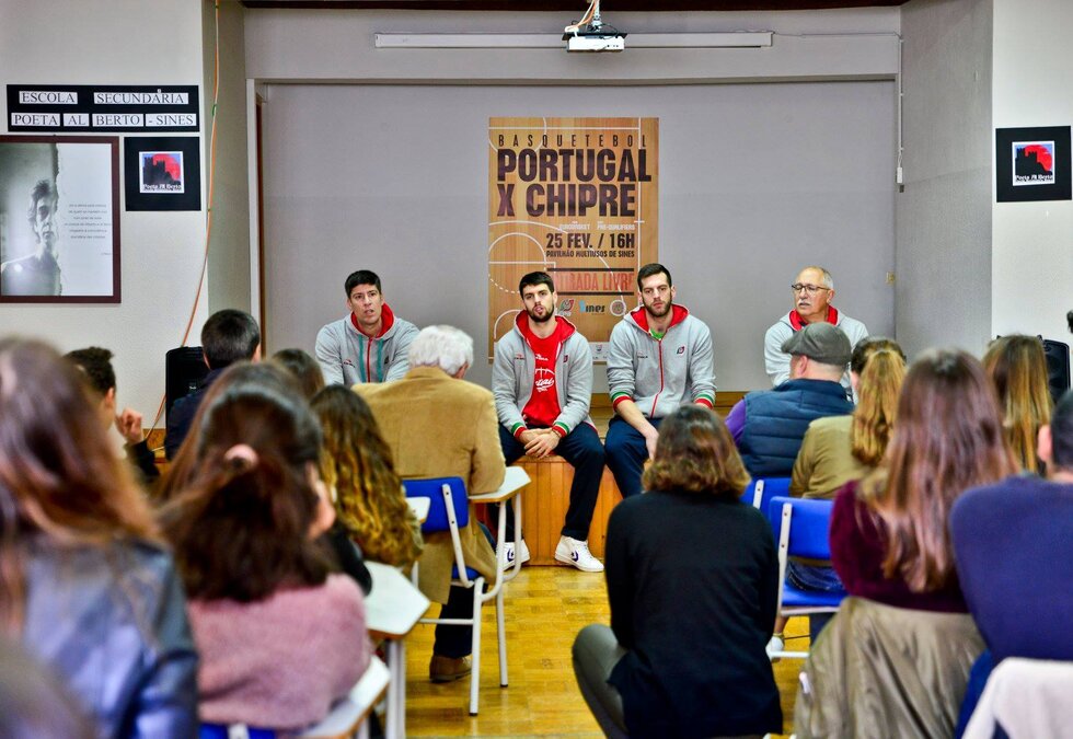 Encontro com alunos da Escola Secund&aacute;ria Poeta Al Berto