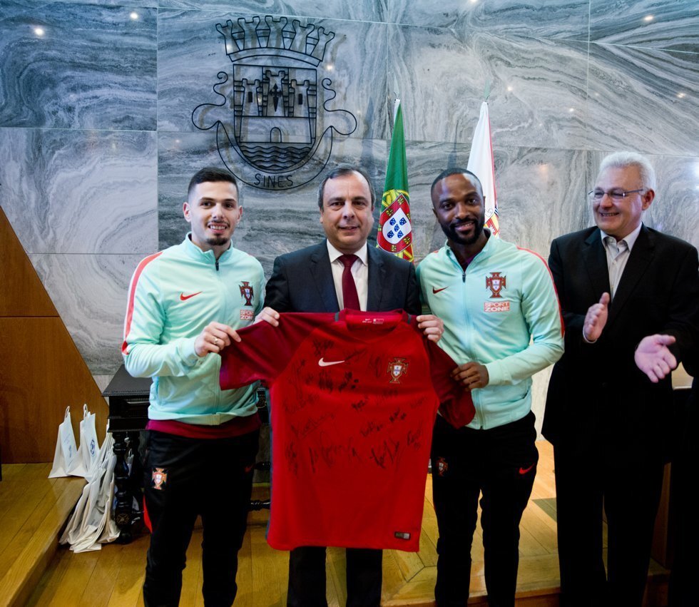 Homenagem do munic&iacute;pio de Sines &agrave; sele&ccedil;&atilde;o de futsal