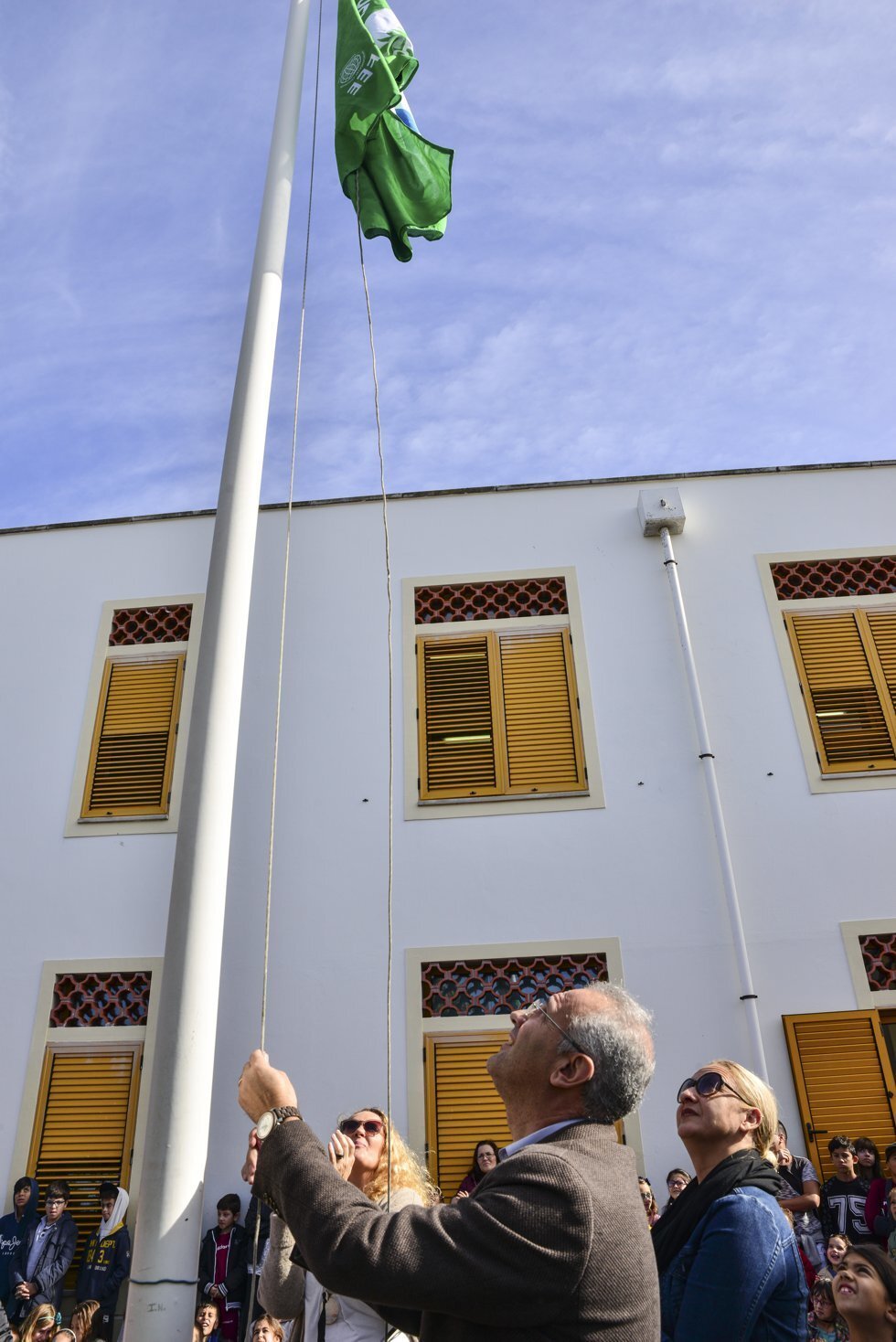 Vice-presidente hasteia bandeira