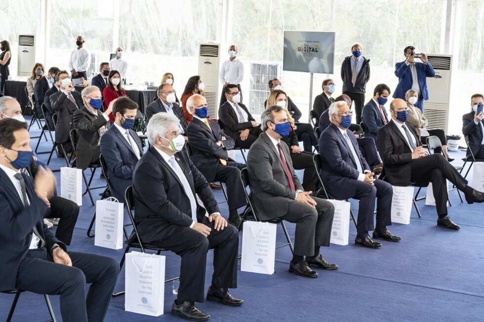 Participantes na sess&atilde;o da EllaLink