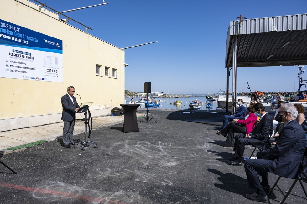 Assinatura contrato edif&iacute;cio apoio &agrave; Docapesca 