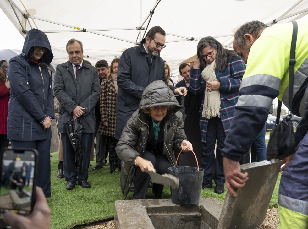 Lan&ccedil;amento da primeira pedra