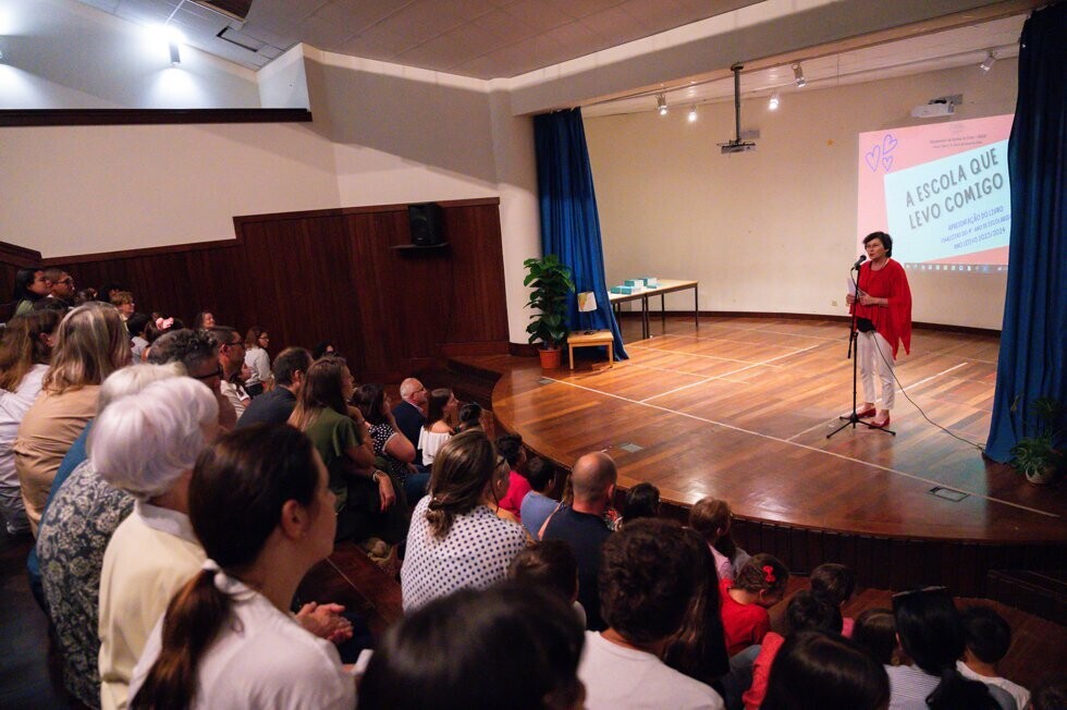 Apresenta&ccedil;&atilde;o do livro de finalistas do quarto ano 5