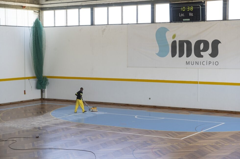 Piso pavilhao desportos 2