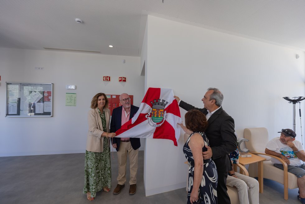 Centro de Dia de Porto Covo descerramento placa