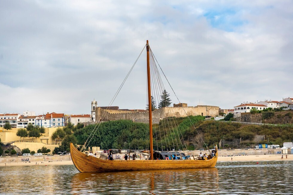 Drakkar Orkan na ba&iacute;a de Sines