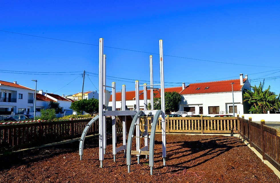 Obra no parque infantil da Quinta dos Passarinhos